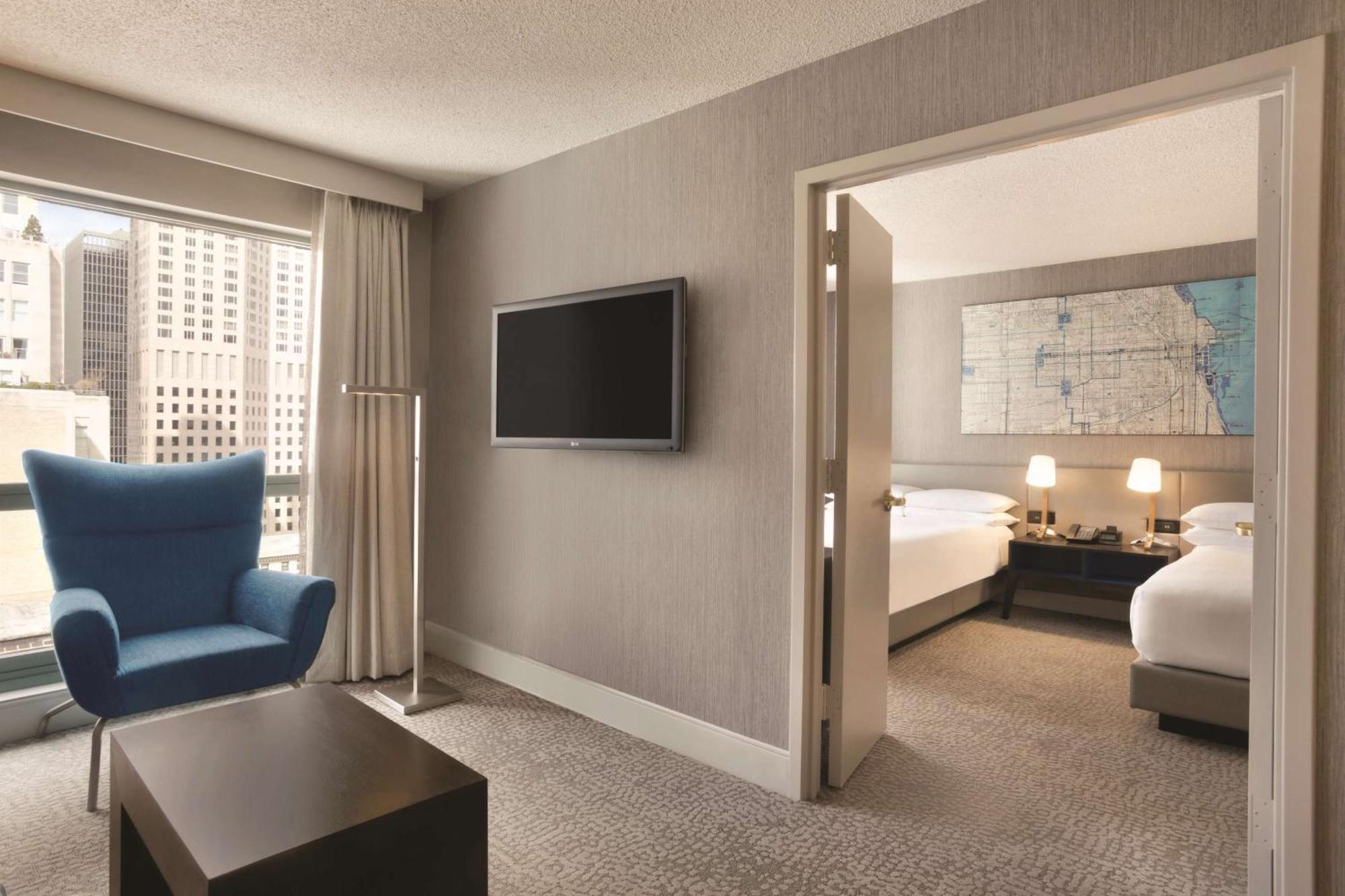 Hilton Chicago/Magnificent Mile Suites Extérieur photo